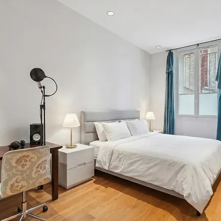 3 Bedroom Champs De Mars Eiffel Tour View *