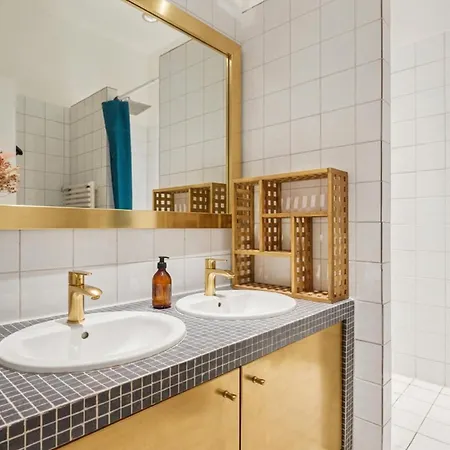 3 Bedroom Champs De Mars Eiffel Tour View דירה