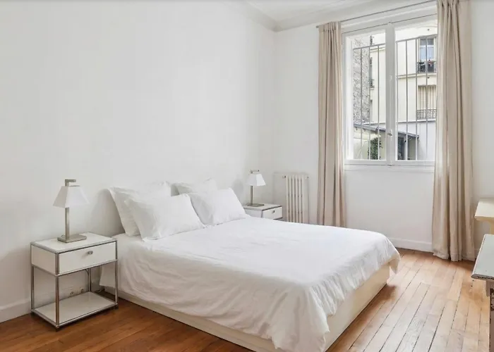 3 Bedroom Champs De Mars Eiffel Tour View דירה *
