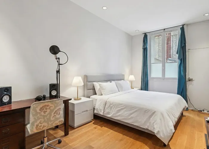 3 Bedroom Champs De Mars Eiffel Tour View *