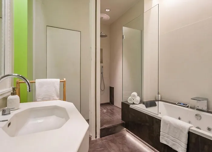 3 Bedroom Champs De Mars Eiffel Tour View アパート パリ